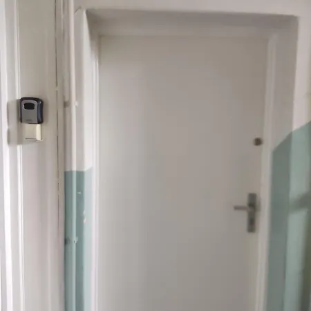 Kawalerka W Centrum Leszna. شقة